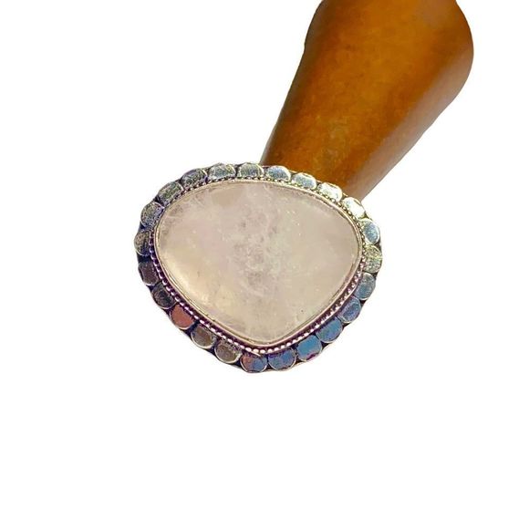 Natural Rose Quartz Gemstone in a Vintage-Look Handcafted 925 Stamped Ring (7.25 - Picture 3 of 5